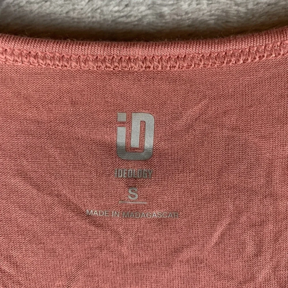 Ideology Women's S‎ Top V Neck T Tee Shirt Lipgloss Pink Loose Fit Short Sleeve
